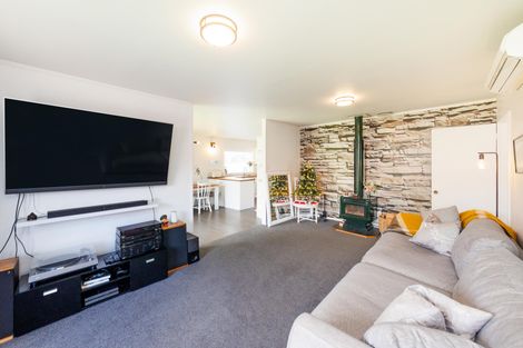 Photo of property in 21 Dalfield Place, Highbury, Palmerston North, 4412