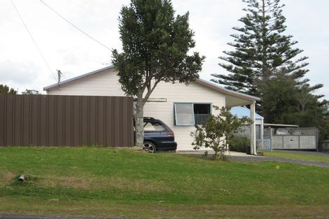 Photo of property in 98 Watt Street, Coromandel, 3506