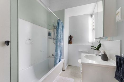 Photo of property in 16 Carlton Avenue, Gonville, Whanganui, 4501