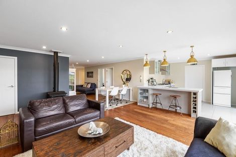 Photo of property in 16 Fern Court, Orewa, 0931