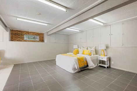 Photo of property in 21 La Trobe Street, Pakuranga Heights, Auckland, 2010