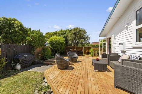 Photo of property in 15 Cherry Blossom Grove, Maungaraki, Lower Hutt, 5010