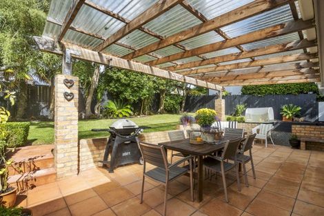 Photo of property in 28 Himalaya Drive, Half Moon Bay, Auckland, 2012