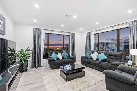 Photo of property in 25 Lime Hill Rise, Flat Bush, Auckland, 2019