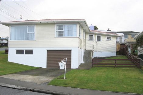 Photo of property in 24 Cotswold Crescent, Newlands, Wellington, 6037