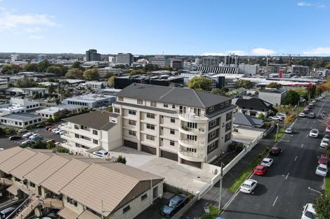 Photo of property in 40d Thackeray Street, Hamilton Lake, Hamilton, 3204