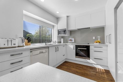 Photo of property in 32 Madill Road, St Andrews, Hamilton, 3200