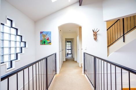 Photo of property in 16 La Lena Grove, Fitzherbert, Palmerston North, 4410