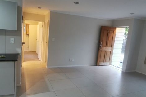 Photo of property in 14 Cairngorm Place, Highland Park, Auckland, 2010