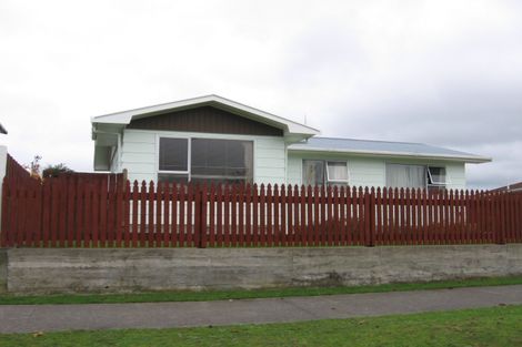 Photo of property in 6 Hillcrest Drive, Kelvin Grove, Palmerston North, 4414