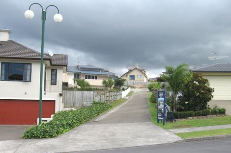 Photo of property in 40 Hogarth Rise, West Harbour, Auckland, 0618
