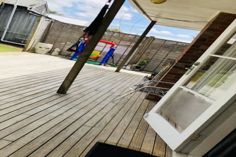 Photo of property in 17 Vandeleur Avenue, Birkdale, Auckland, 0626