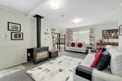Photo of property in 77 Gemstone Drive, Birchville, Upper Hutt, 5018