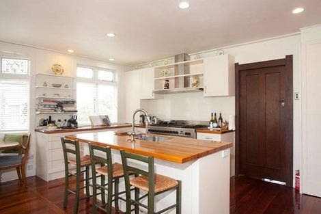 Photo of property in 5 Maungakiekie Avenue, Greenlane, Auckland, 1051