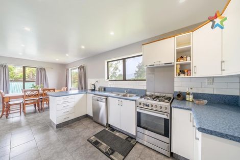 Photo of property in 21 Whitechapel Grove, Stokes Valley, Lower Hutt, 5019
