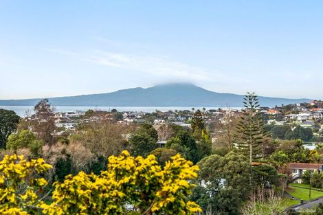 Photo of property in 16 Limmer Place, Browns Bay, Auckland, 0632