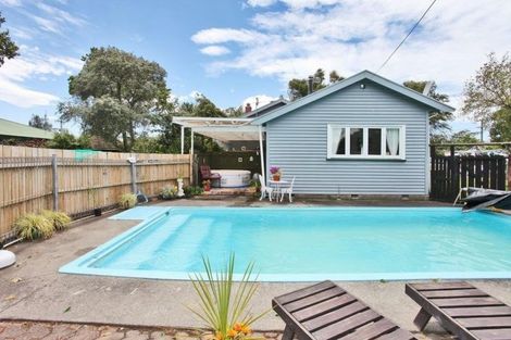 Photo of property in 28 Sarsfield Street, Southbridge, 7602