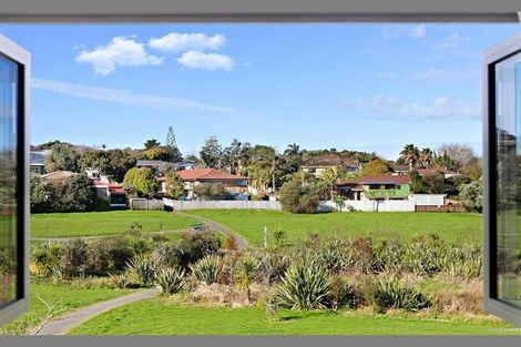 Photo of property in 1/30 Curacao Place, Half Moon Bay, Auckland, 2012