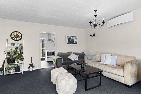 Photo of property in 2/12 Ambury Place, Merrilands, New Plymouth, 4312