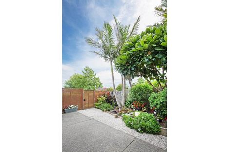 Photo of property in 4 Saltwood Street, Red Beach, 0932