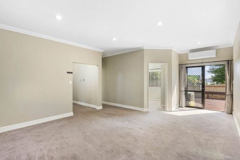 Photo of property in 30 Scarlet Oak Drive, Schnapper Rock, Auckland, 0632