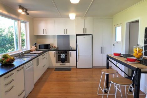 Photo of property in 12 Manapouri Place, Pakuranga Heights, Auckland, 2010