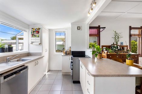 Photo of property in 10 Creagh Street, Te Awa, Napier, 4110