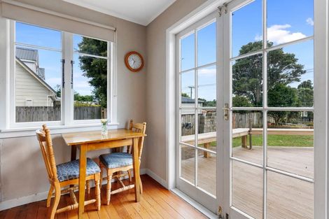 Photo of property in 16 Cumming Street, Okato, 4335