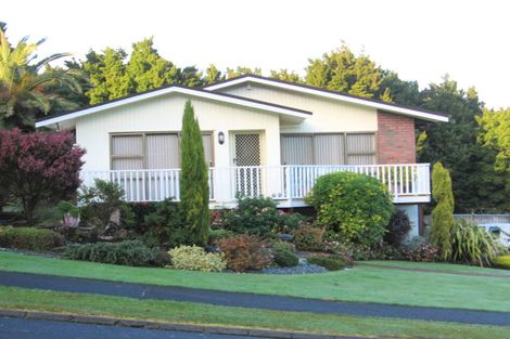 Photo of property in 11 Elsted Place, Goodwood Heights, Auckland, 2105