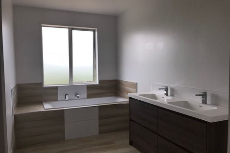 Photo of property in 15 Mclachlan Way, Pokeno, 2471