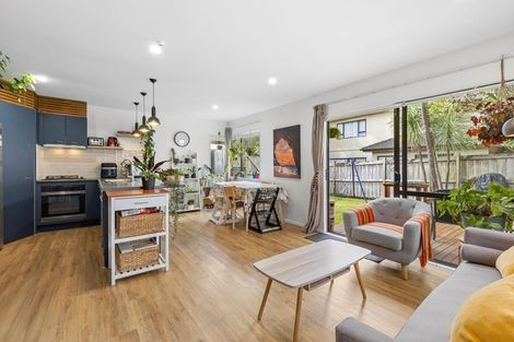 Photo of property in 16 Monkton Close, Greenhithe, Auckland, 0632