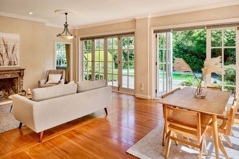 Photo of property in 2 Dillon Street, Lowry Bay, Lower Hutt, 5013