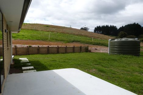 Photo of property in 28c Tram Valley Road, Swanson, Auckland, 0614