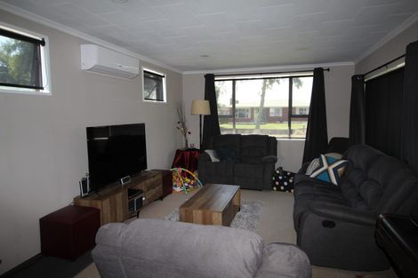 Photo of property in 12 Raglan Avenue, Cloverlea, Palmerston North, 4412