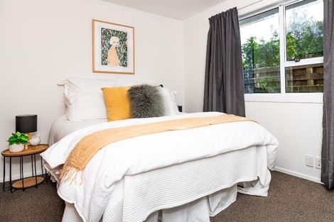 Photo of property in 9 Omega Street, Newlands, Wellington, 6037