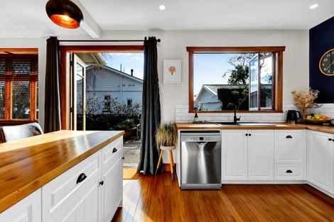 Photo of property in 37 Ballance Street, Lower Vogeltown, New Plymouth, 4310