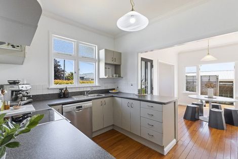 Photo of property in 40 Tukapa Street, Westown, New Plymouth, 4310