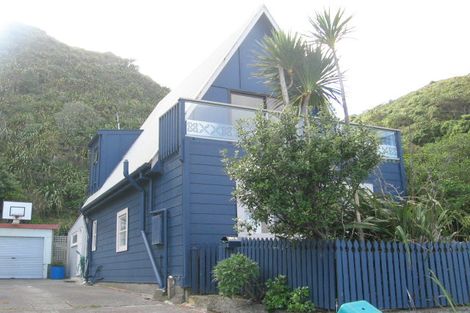 Photo of property in 102 Breaker Bay Road, Breaker Bay, Wellington, 6022