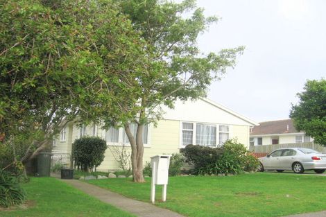 Photo of property in 41 Beauzami Crescent, Ascot Park, Porirua, 5024