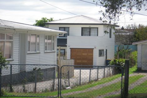 Photo of property in 2 Daphne Street, Kelston, Auckland, 0602