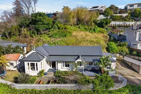 Photo of property in 28 Milton Road, Bluff Hill, Napier, 4110
