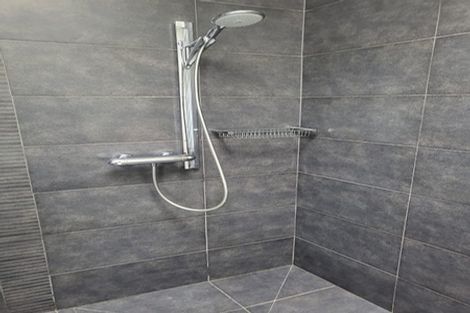 Photo of property in 16 The Parade, Bucklands Beach, Auckland, 2012