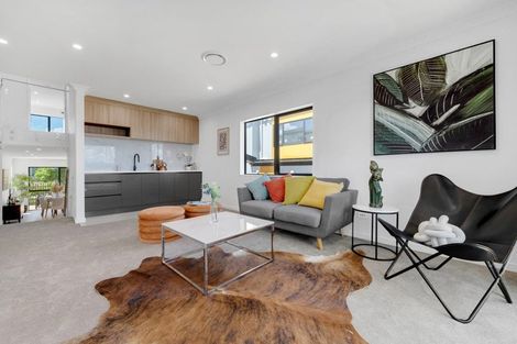 Photo of property in 14 Parkmore Drive, Rosehill, Papakura, 2113