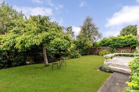 Photo of property in 1/125 Te Mata Road, Havelock North, 4130