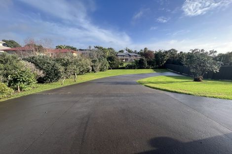 Photo of property in 8 Burgundy Park Avenue, Henderson, Auckland, 0612
