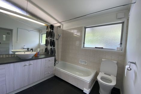 Photo of property in 74 Peach Road, Glenfield, Auckland, 0629