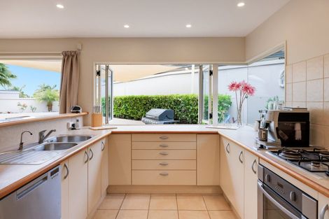 Photo of property in 2 Sissinghurst Court, Bethlehem, Tauranga, 3110