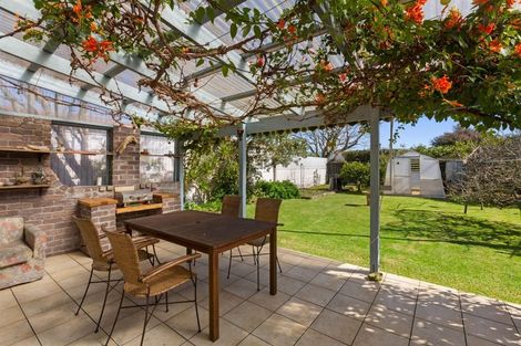 Photo of property in 8 Manu Crescent, Upper Vogeltown, New Plymouth, 4310