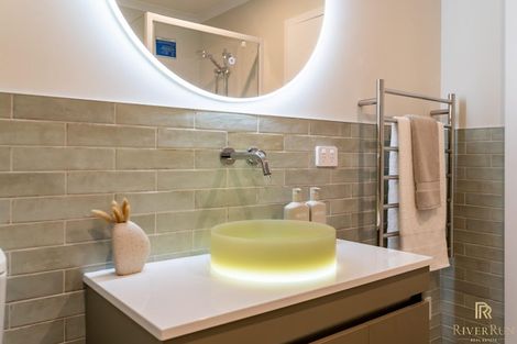 Photo of property in 70b Heretaunga Square, Silverstream, Upper Hutt, 5019