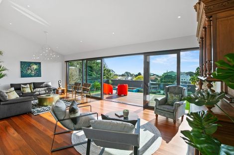 Photo of property in 15 Fillis Street, New Plymouth, 4310